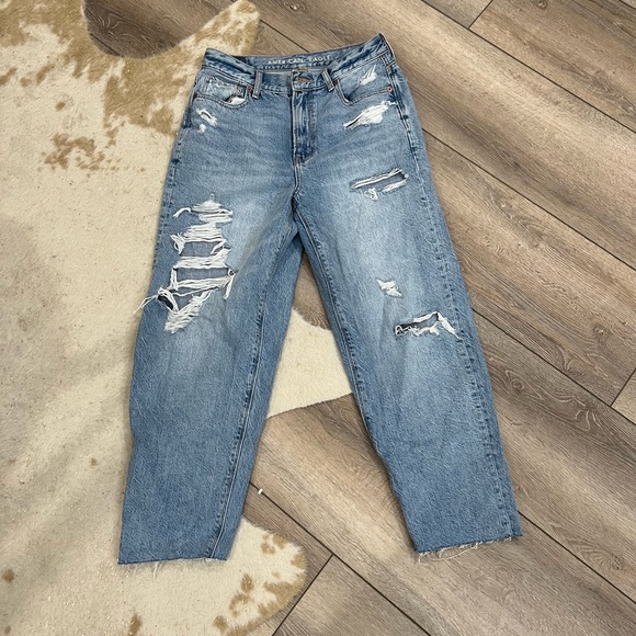 American Eagle Outfitters Denim - American Eagle distressed ripped relaxed mom jeans